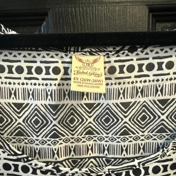 sleeveless top - Picture 3 of 3